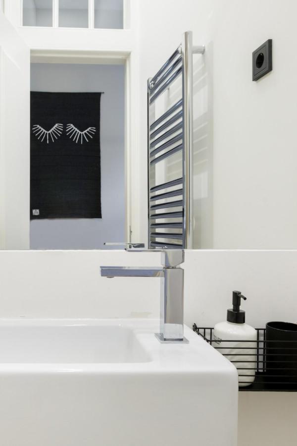 Update Urban Chic Flat In 19Th Century Building 2 Bedrooms & 2 Bathrooms & Ac Central Alfama District Lisbona Esterno foto