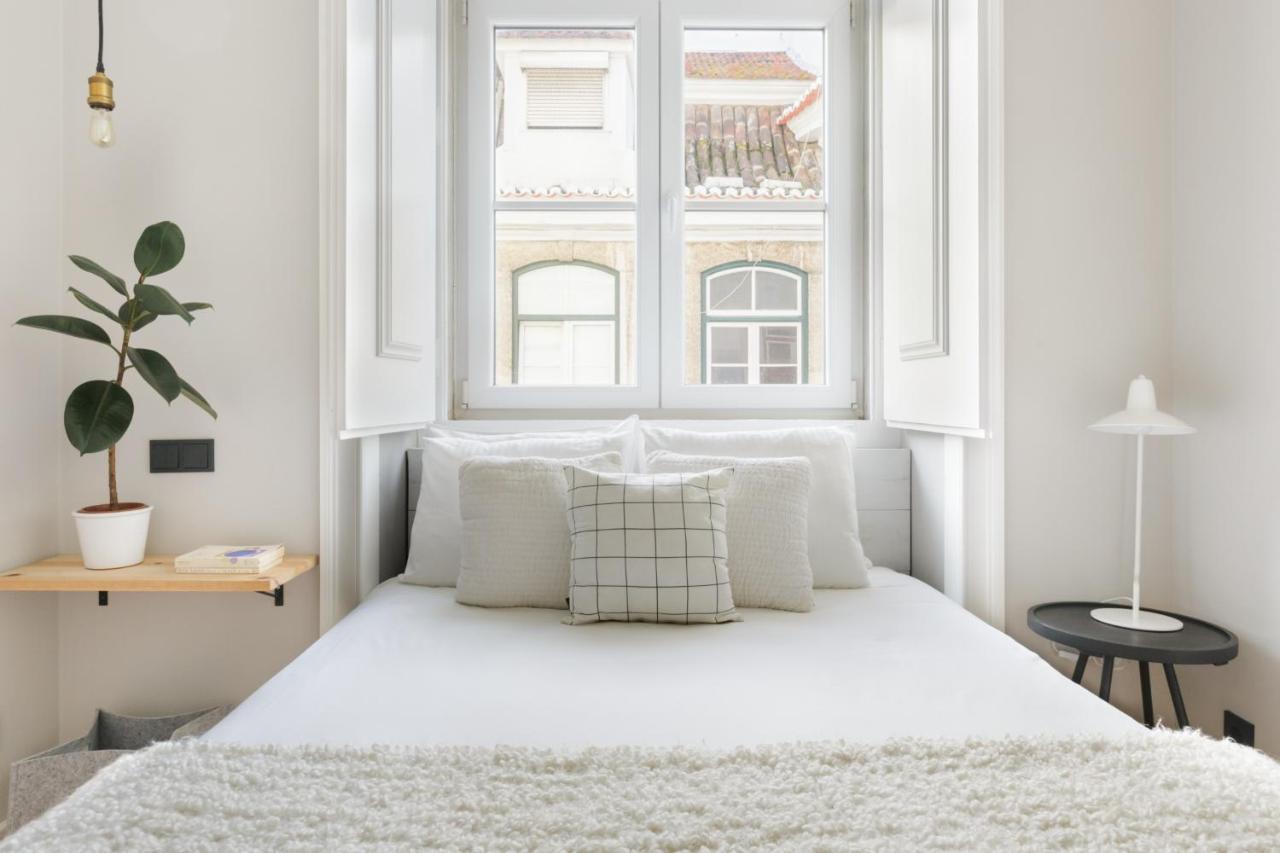 Update Urban Chic Flat In 19Th Century Building 2 Bedrooms & 2 Bathrooms & Ac Central Alfama District Lisbona Esterno foto