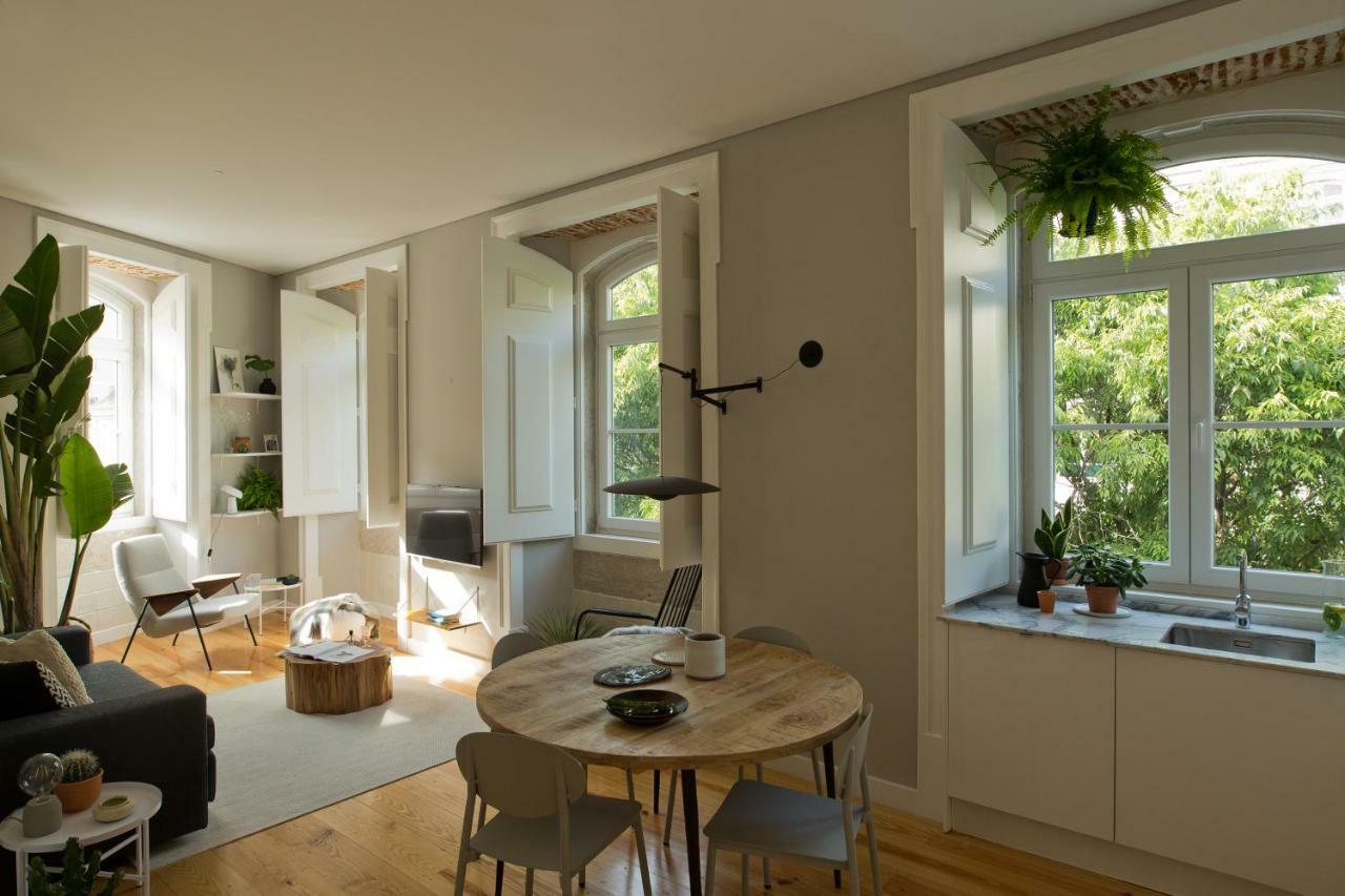 Update Urban Chic Flat In 19Th Century Building 2 Bedrooms & 2 Bathrooms & Ac Central Alfama District Lisbona Esterno foto