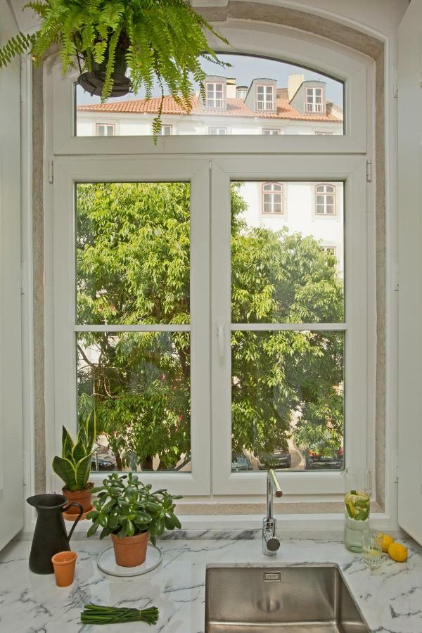 Update Urban Chic Flat In 19Th Century Building 2 Bedrooms & 2 Bathrooms & Ac Central Alfama District Lisbona Esterno foto