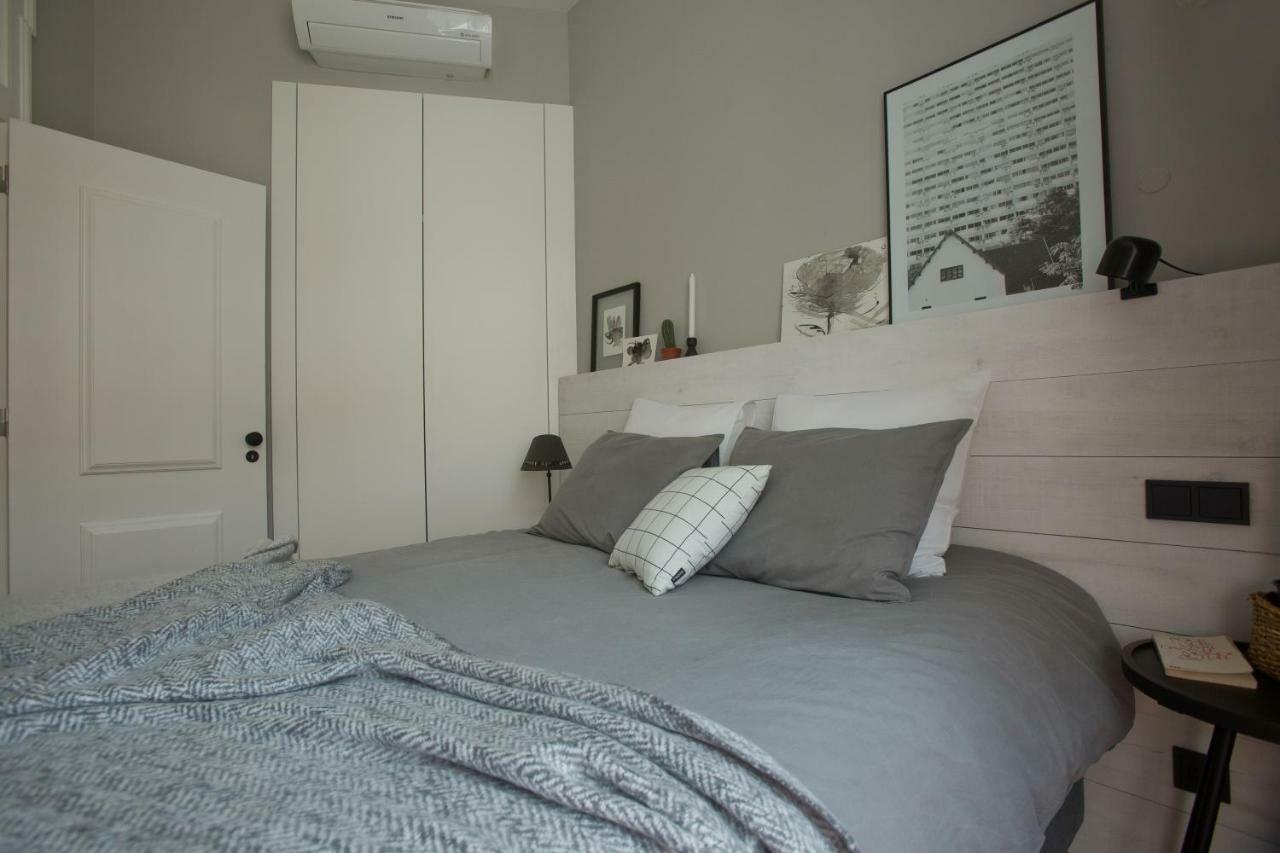 Update Urban Chic Flat In 19Th Century Building 2 Bedrooms & 2 Bathrooms & Ac Central Alfama District Lisbona Esterno foto